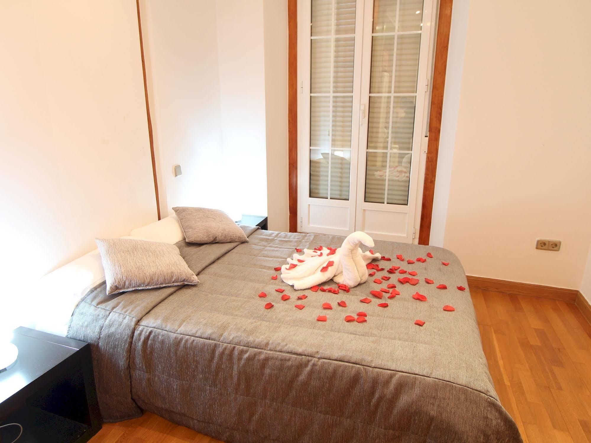 Apartamentos Good Stay Prado Madryt Zewnętrze zdjęcie